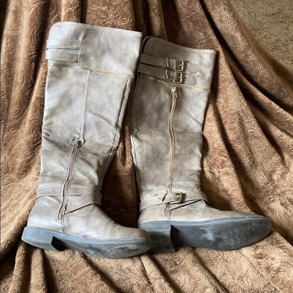 Tall boots 👢